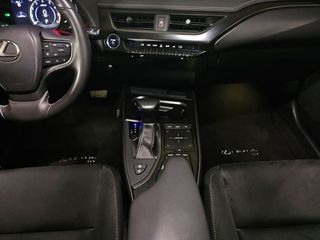 Lexus UX 2.0 250h Business
