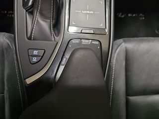 Lexus UX 2.0 250h Business