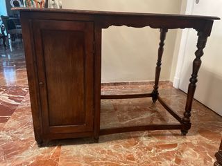 Escritorio antiguo de madera