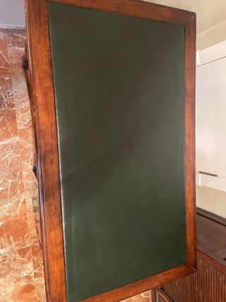 Escritorio antiguo de madera