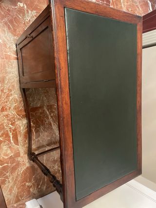 Escritorio antiguo de madera