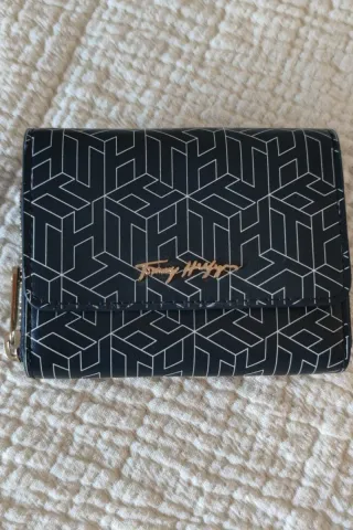 Billetero Tommy Hilfiger Negro y Dorado