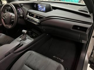 Lexus UX 2.0 250h Premium