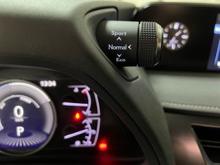 Lexus UX 2.0 250h Premium