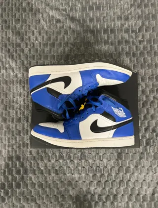 Air Jordan 1 Mid Blu Scarpa