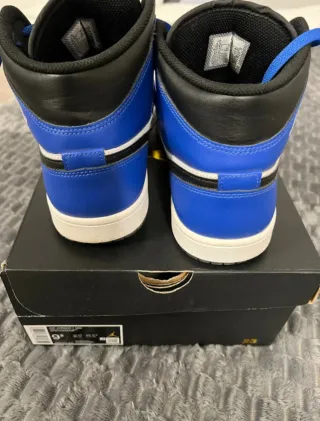 Air Jordan 1 Mid Blu Scarpa