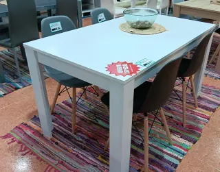 Mesa comedor y 4 sillas nórdicas