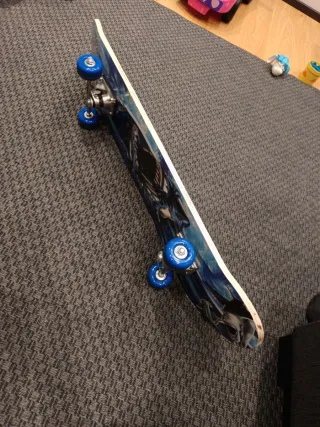 Patines con ruedas azules