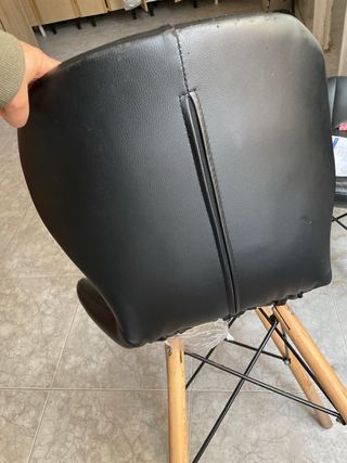 Sillas de polipiel negras con Patas de Madera