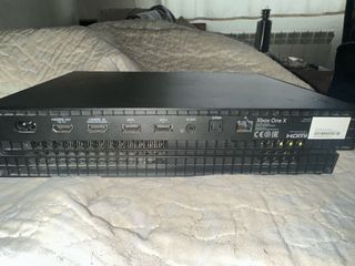 Xbox One X 1TB + 4 Juegos