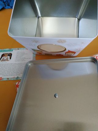 Biscottiera e tovaglia natalizia nuove