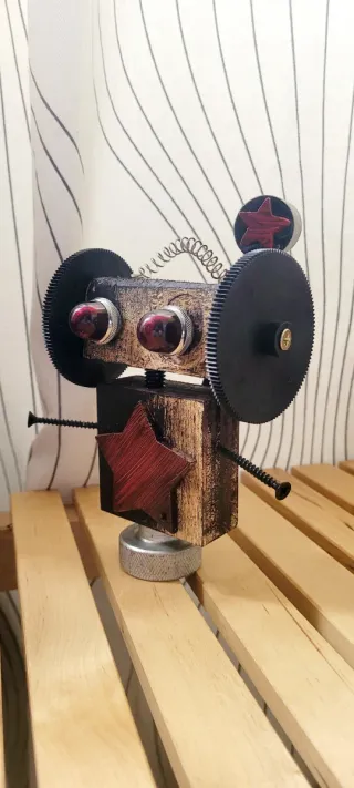 Robot de madera :  "CIRCUS".