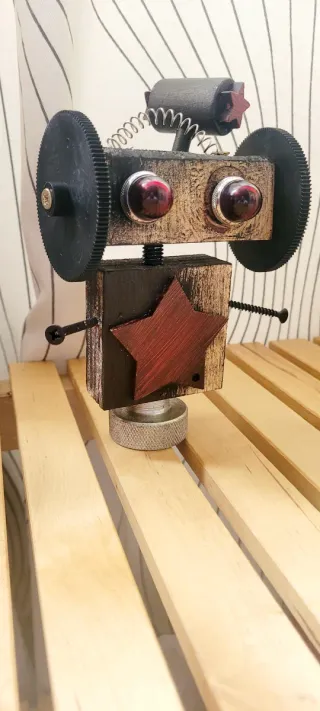 Robot de madera :  "CIRCUS".