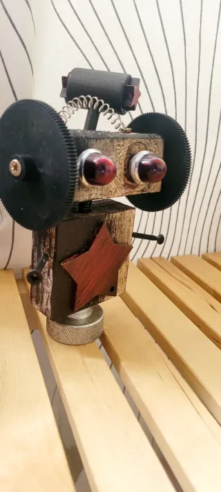 Robot de madera :  "CIRCUS".