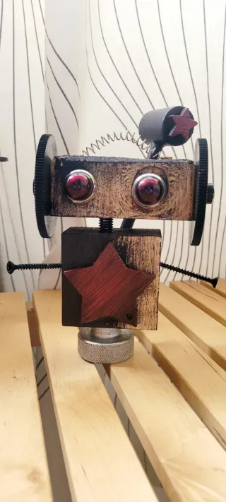 Robot de madera :  "CIRCUS".