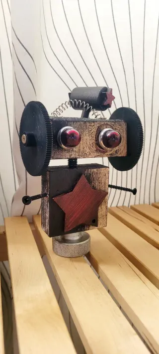 Robot de madera :  "CIRCUS".