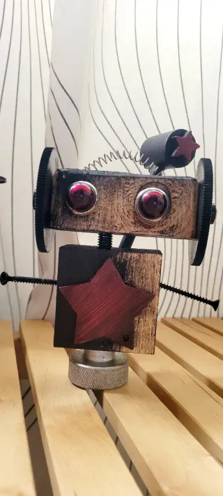 Robot de madera :  "CIRCUS".