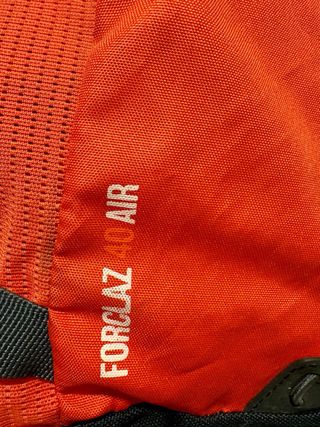 2 Mochilas Quechua 40L Naranja y Negra