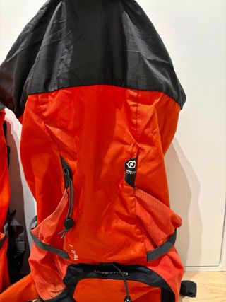2 Mochilas Quechua 40L Naranja y Negra