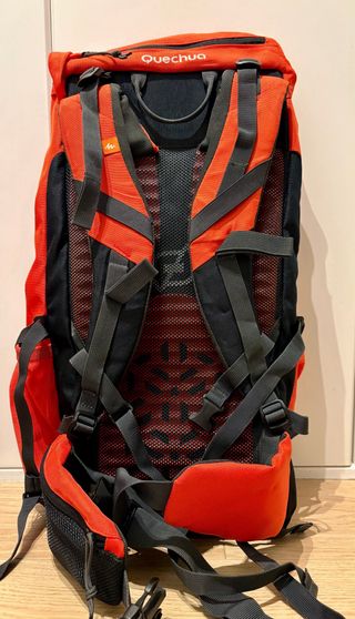 2 Mochilas Quechua 40L Naranja y Negra