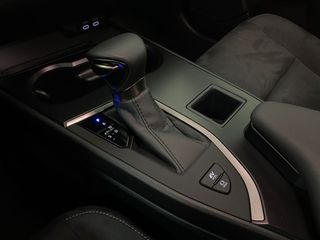 Lexus UX 2.0 250h Premium