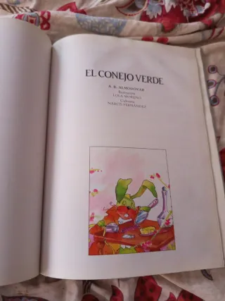 4 cuentos. 71 páginas. Letra cursiva grande