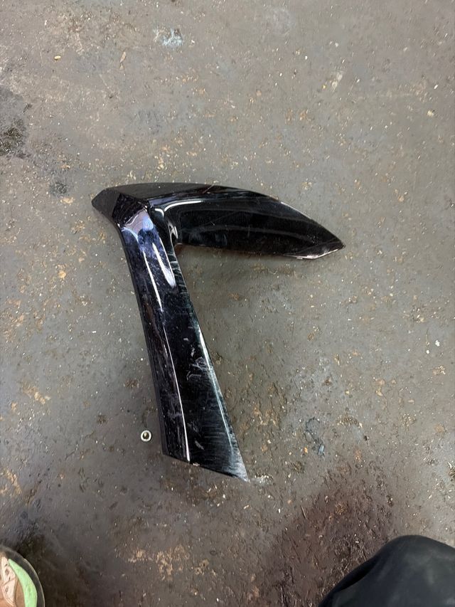 Yamaha TMAX 560 Lateral Izquierdo Bajo Frontal