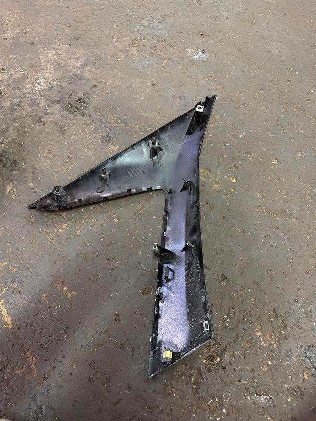 Yamaha TMAX 560 Lateral Izquierdo Bajo Frontal