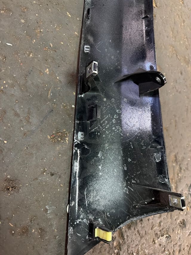 Yamaha TMAX 560 Lateral Izquierdo Bajo Frontal