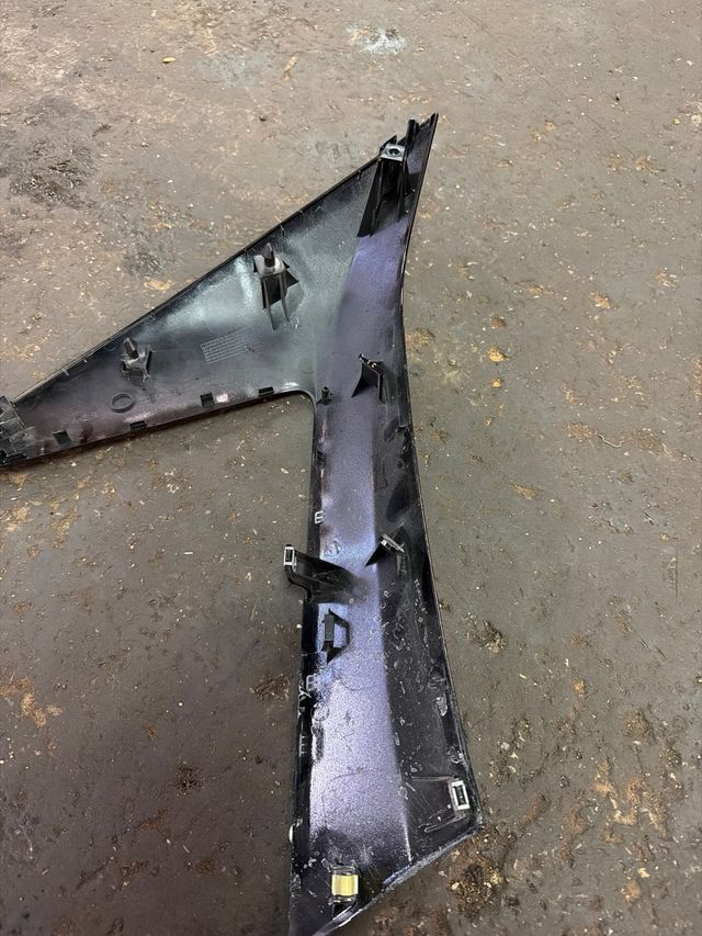 Yamaha TMAX 560 Lateral Izquierdo Bajo Frontal