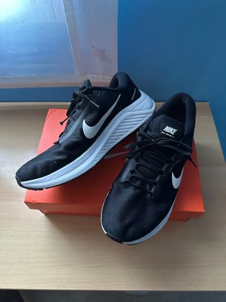 Zapatillas Nike Running Negras y Blancas