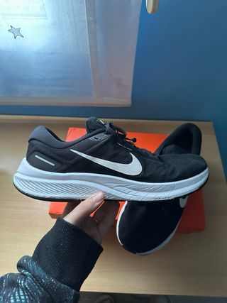 Zapatillas Nike Running Negras y Blancas
