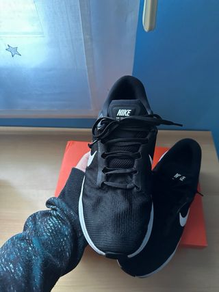 Zapatillas Nike Running Negras y Blancas