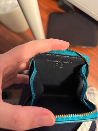 Cartera acolchada con iniciales PG