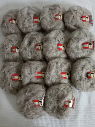 14 ovillos de lana Torredemer Austria gris claro