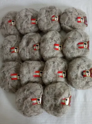 14 ovillos de lana Torredemer Austria gris claro