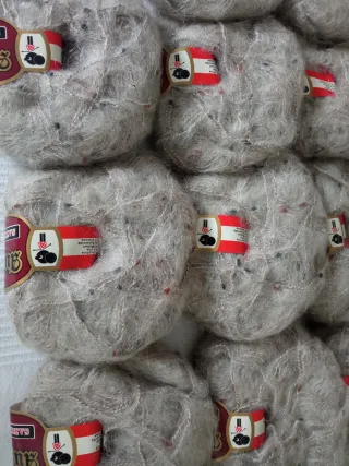 14 ovillos de lana Torredemer Austria gris claro