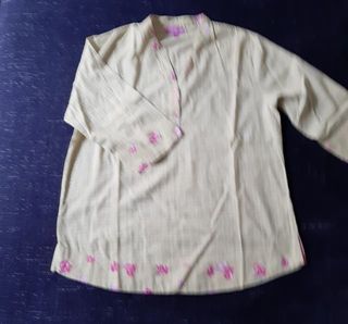 Blusa con lunares rosas y amarillos