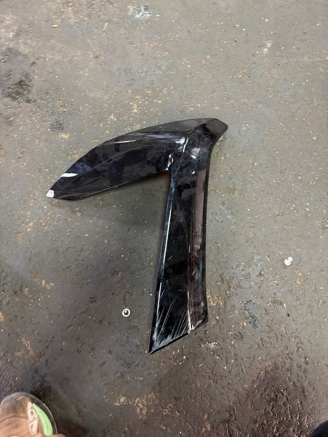 Yamaha TMAX 560 2023 Lateral Derecho Bajo Frontal