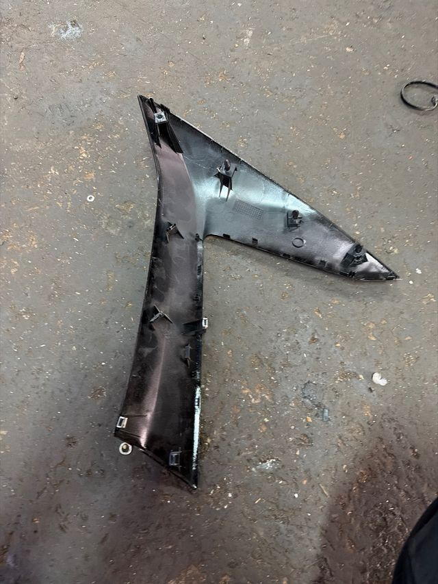 Yamaha TMAX 560 2023 Lateral Derecho Bajo Frontal