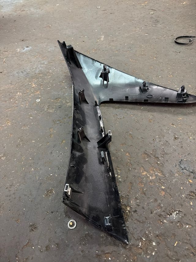 Yamaha TMAX 560 2023 Lateral Derecho Bajo Frontal