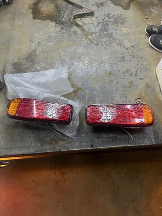 Remolque cerrado gris