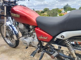 Yamaha Special 250 Roja