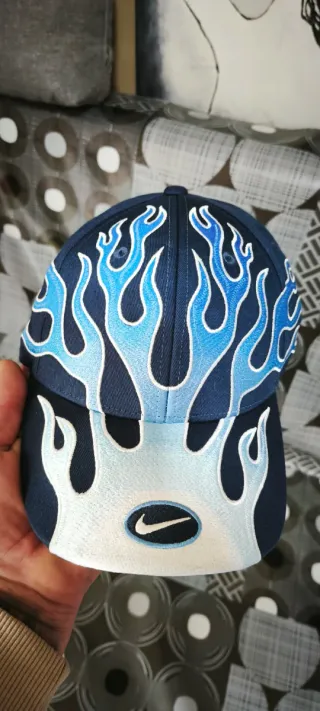 Gorra Nike Llamas Azul y Blanco