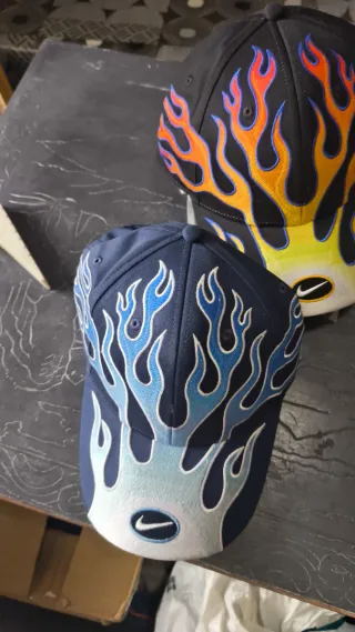 Gorra Nike Llamas Azul y Blanco