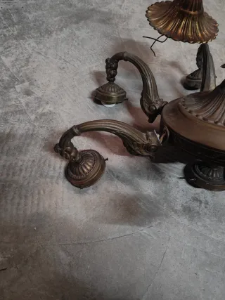 Lámpara de techo antigua dorada y transparente