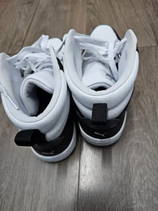 Zapatillas Puma altas blancas y negras