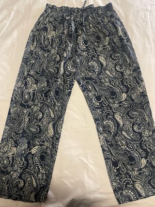 Pantalón fluido estampado paisley