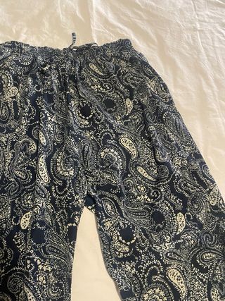 Pantalón fluido estampado paisley