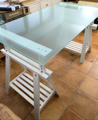 Escritorio cristal regulable en altura 150x80cm